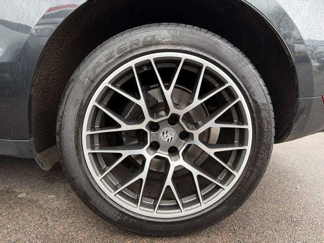 2018 PORSCHE MACAN - Photo 3
