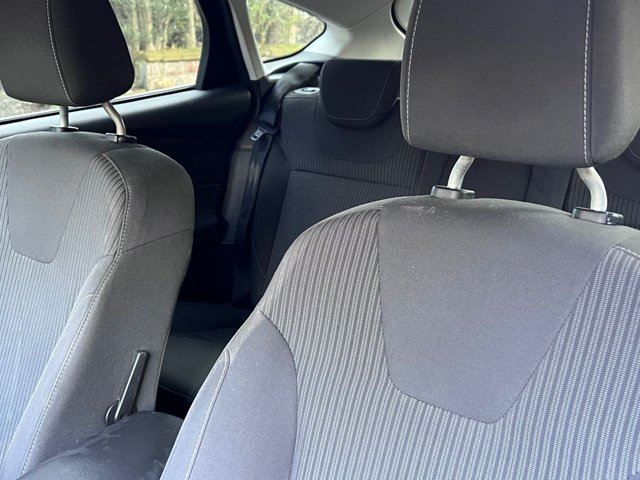 2013 Ford Focus 1L Titanium 5dr - Photo 11