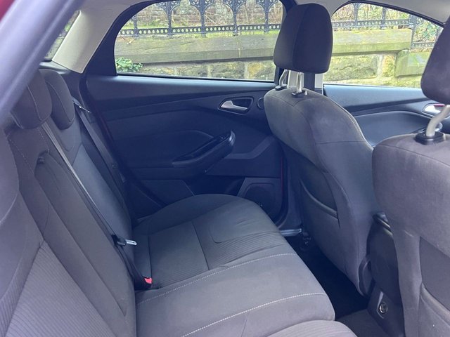 2013 Ford Focus 1L Titanium 5dr - Photo 12