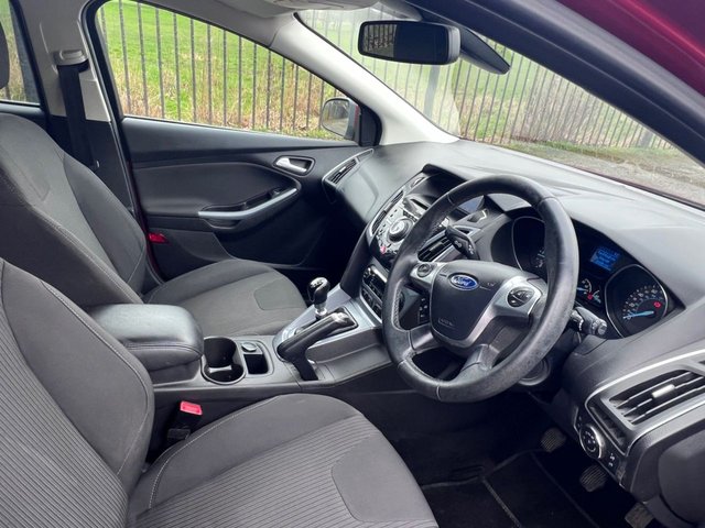 2013 Ford Focus 1L Titanium 5dr - Photo 2