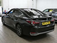 USED 2023 72 LEXUS ES 2.5 300h Saloon 4dr Petrol Hybrid E-CVT Euro 6 (s/s) (218 ps) SAT NAV LEATHER HEATED SEATS HEATED STEERING WHEEL REAR VIEW CAMERA SUNROOF CRUISE CONTROL PARKING SENSORS 1 OWNER SERVICE HISTORY  WARRANTY