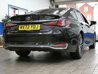 USED 2023 72 LEXUS ES 2.5 300h Saloon 4dr Petrol Hybrid E-CVT Euro 6 (s/s) (218 ps) SAT NAV LEATHER HEATED SEATS HEATED STEERING WHEEL REAR VIEW CAMERA SUNROOF CRUISE CONTROL PARKING SENSORS 1 OWNER SERVICE HISTORY  WARRANTY
