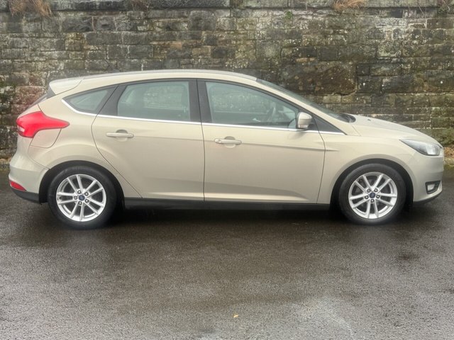 2015 Ford Focus 1L Zetec 5dr - Photo 4