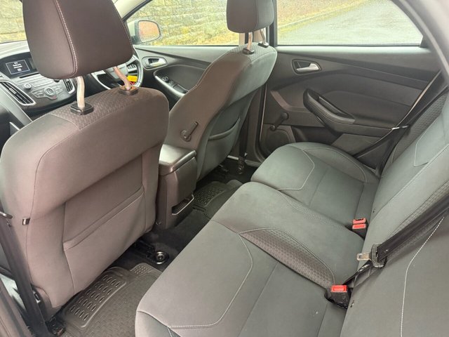 2015 Ford Focus 1L Zetec 5dr - Photo 11