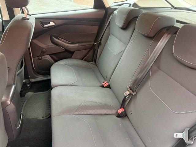 2015 Ford Focus 1L Zetec 5dr - Photo 12