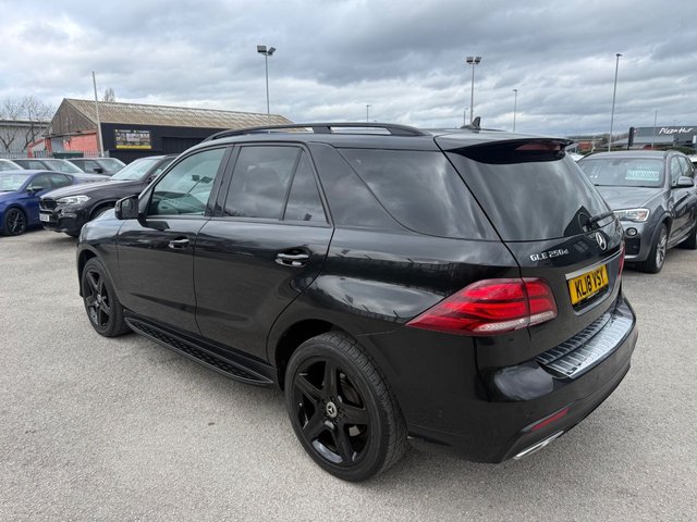 2018 MERCEDES-BENZ GLE 2.1 GLE250d AMG Night Edition SUV 5dr Diesel G-Tronic 4MATIC Euro 6-2 FORMER KEEPERS-HEATED BLACK LEATHER-SMART PHONE INTEGRATION-REVERSE CAMERA-ELECTRIC MEMORY SEATS-ELECTRIC FOLDING MIRRORS-20" ALLOYS-SIDE STEPS-BLUETOOTH-SATNAV-NIGHT PACKAGE-CLIMATE CONTROL - Photo 4
