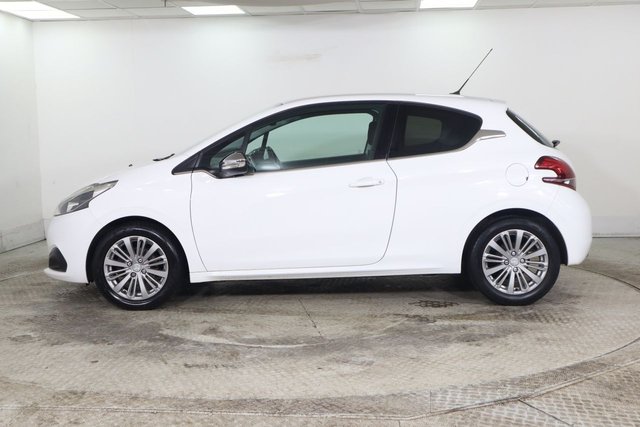 2015 PEUGEOT 208 1.2 PureTech Allure Hatchback 3dr Petrol Manual Euro 6 (82 ps) - Photo 8