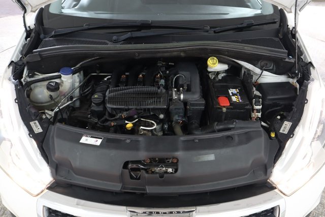 2015 PEUGEOT 208 1.2 PureTech Allure Hatchback 3dr Petrol Manual Euro 6 (82 ps) - Photo 10