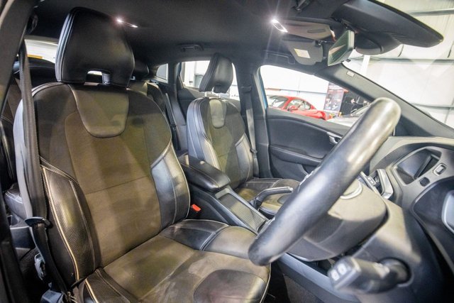 2015 Volvo V40 2L R-Design 5dr - Photo 3