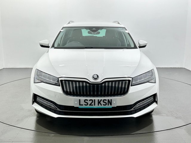 2021 Skoda Superb - Photo 3