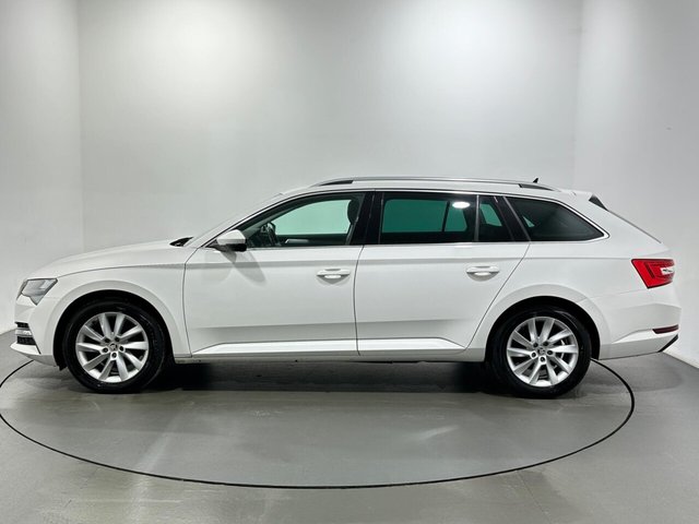 2021 Skoda Superb - Photo 5