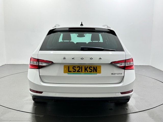 2021 Skoda Superb - Photo 7