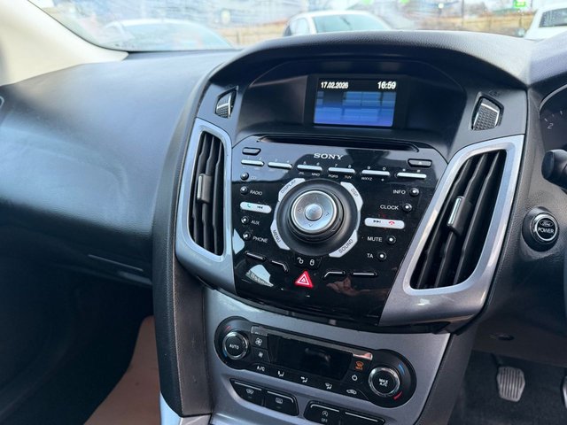 2013 FORD FOCUS 1.6 TDCi ECOnetic Titanium Hatchback 5dr Diesel Manual Euro 5 (s/s) (105 ps) - Photo 8