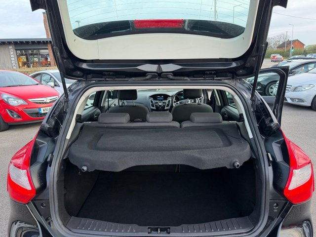 2013 FORD FOCUS 1.6 TDCi ECOnetic Titanium Hatchback 5dr Diesel Manual Euro 5 (s/s) (105 ps) - Photo 12