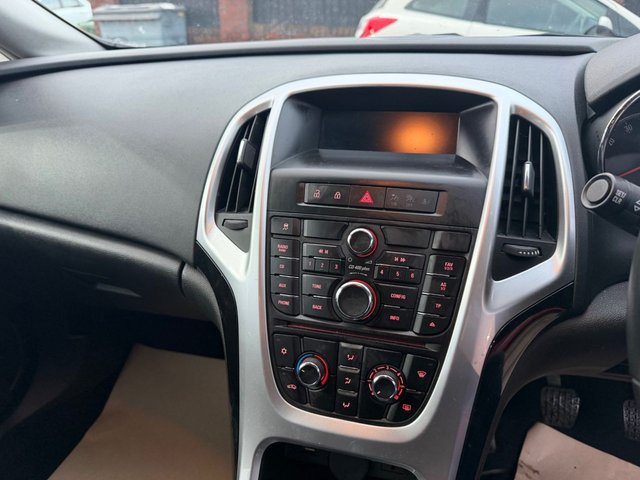 2015 VAUXHALL ASTRA 1.6i Excite Hatchback 5dr Petrol Manual Euro 6 (115 ps) - Photo 9