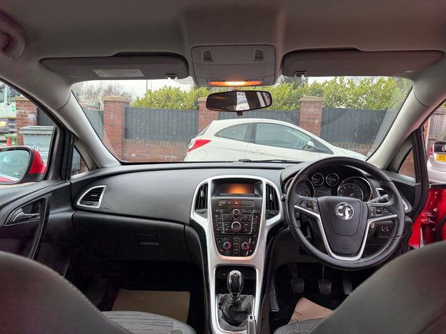 2015 VAUXHALL ASTRA 1.6i Excite Hatchback 5dr Petrol Manual Euro 6 (115 ps) - Photo 11