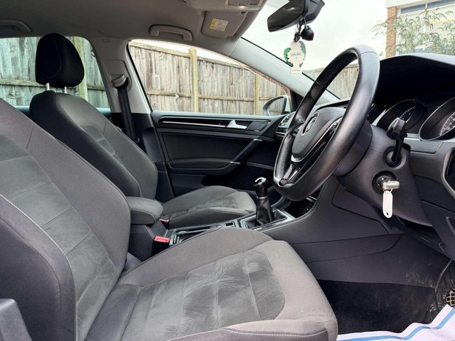 2017 Volkswagen Golf - Photo 5