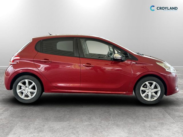 View our Peugeot 208 1.2 VTi PureTech Style Hatchback 5dr Petrol Manual Euro 6 (82 ps)