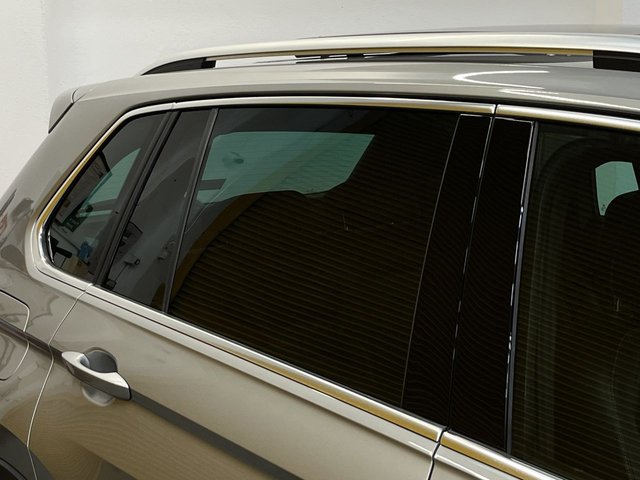 2018 VOLKSWAGEN TIGUAN 2.0 TDI R-Line SUV 5dr Diesel Manual Euro 6 (s/s) (150 ps) - Photo 6