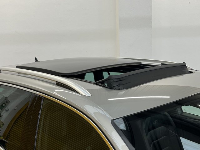 2018 VOLKSWAGEN TIGUAN 2.0 TDI R-Line SUV 5dr Diesel Manual Euro 6 (s/s) (150 ps) - Photo 9