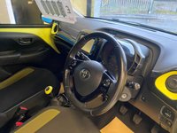 USED 2017 67 TOYOTA AYGO 1.0 VVT-i x-cite 3 Yellow Bi-Tone Hatchback 5dr Petrol Manual Euro 6 (68 ps) STUNNING COLOUR