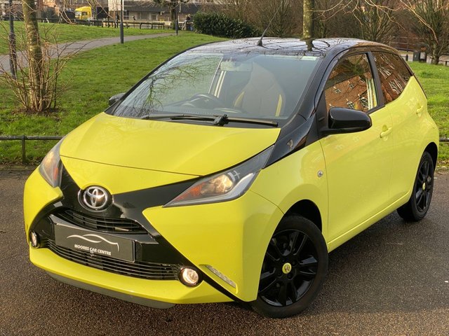 2017 67 Toyota Aygo 1.0 VVT-i x-cite 3 Yellow Bi-Tone Hatchback 5dr Petrol Manual Euro 6 (68 ps)