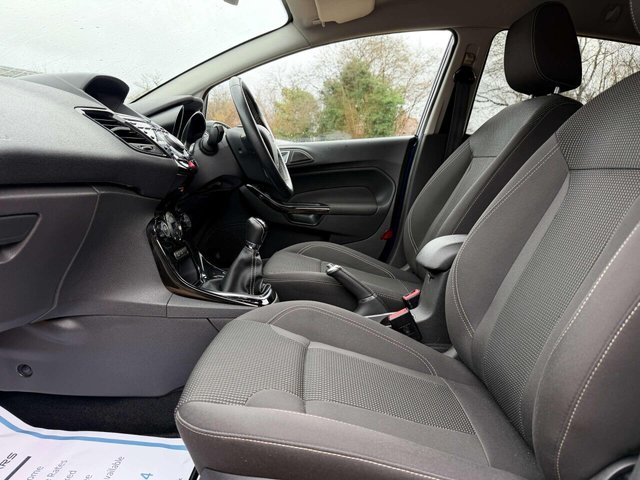 2017 Ford Fiesta - Photo 6