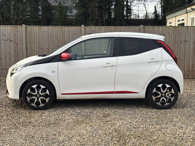 2021 TOYOTA AYGO - Photo 2