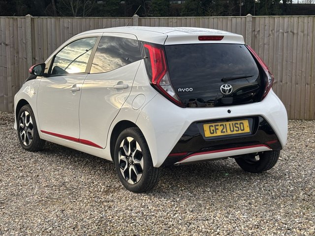 2021 TOYOTA AYGO - Photo 3