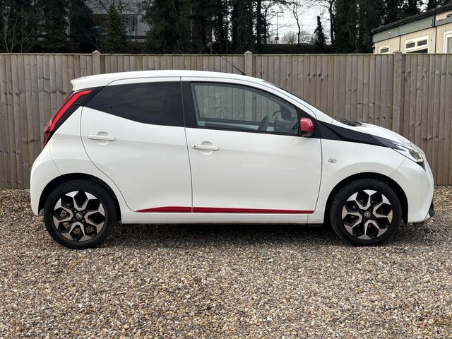2021 TOYOTA AYGO - Photo 6