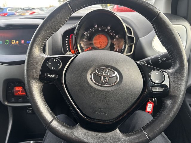 2021 TOYOTA AYGO - Photo 12