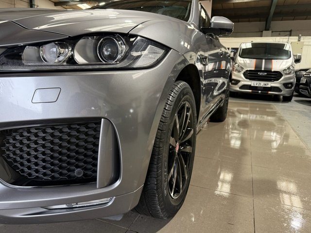 2020 JAGUAR F-PACE - Photo 9