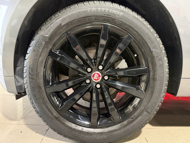 2020 JAGUAR F-PACE - Photo 12