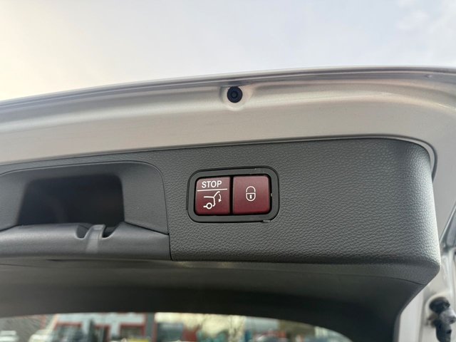 2016 MERCEDES-BENZ GLC 2.1 GLC220d Sport (Premium) SUV 5dr Diesel G-Tronic 4MATIC Euro 6-2 OWNER CAR FINISHED IN IRIDIUM SILVER METALLIC WITH BLACK LEATHER UPHOLSTERY-REVERSE CAMERA-ACTIVE PARK ASSIST-ELECTRIC MEMORY SEAT-PANORAMIC GLASS SUNROOF-BLUETOOTH-CRUISE CONTROL-ELECTRIC FOLDING MIRRORS-BLUETOOTH-CRUISE CONTROL-DAB RADIO-DUAL ZONE CLIMATE CONTROL-AMBIENT ILLUMINATION-HEATED SEATS-18" 5 SPOKE ALLOYS - Photo 8