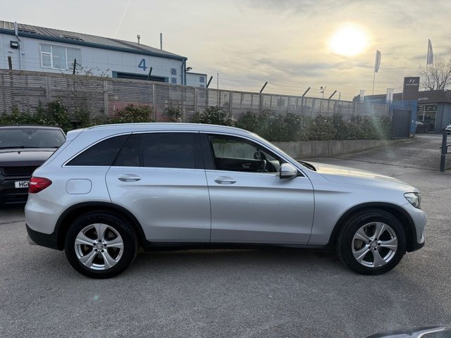 2016 MERCEDES-BENZ GLC 2.1 GLC220d Sport (Premium) SUV 5dr Diesel G-Tronic 4MATIC Euro 6-2 OWNER CAR FINISHED IN IRIDIUM SILVER METALLIC WITH BLACK LEATHER UPHOLSTERY-REVERSE CAMERA-ACTIVE PARK ASSIST-ELECTRIC MEMORY SEAT-PANORAMIC GLASS SUNROOF-BLUETOOTH-CRUISE CONTROL-ELECTRIC FOLDING MIRRORS-BLUETOOTH-CRUISE CONTROL-DAB RADIO-DUAL ZONE CLIMATE CONTROL-AMBIENT ILLUMINATION-HEATED SEATS-18" 5 SPOKE ALLOYS - Photo 11