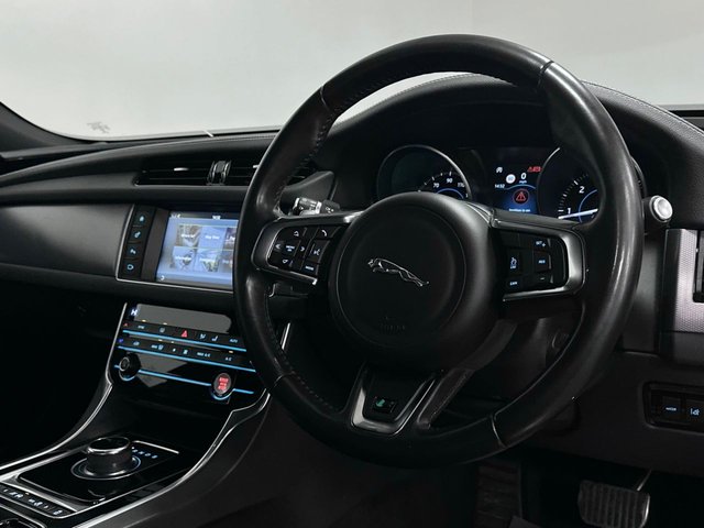 2017 Jaguar Xf 2L R-Sport 4dr - Photo 4