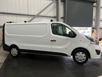 2015 VAUXHALL VIVARO