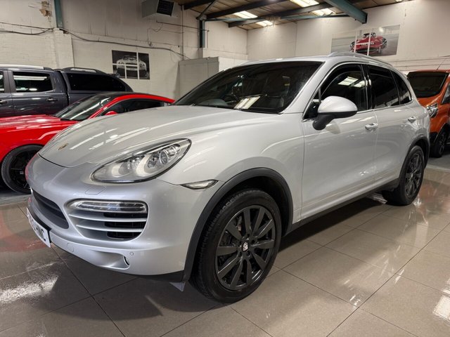 2013 PORSCHE CAYENNE - Photo 2