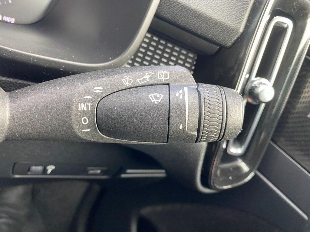 USED 2019 69 VOLVO XC40 2.0 T5 R-Design Pro SUV 5dr Petrol Auto AWD Euro 6 (s/s) (247 ps) TOP SPECIFICATION R DESIGN PRO XC40