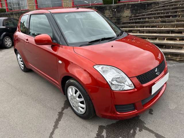 2010 SUZUKI, SWIFT - Photo 2