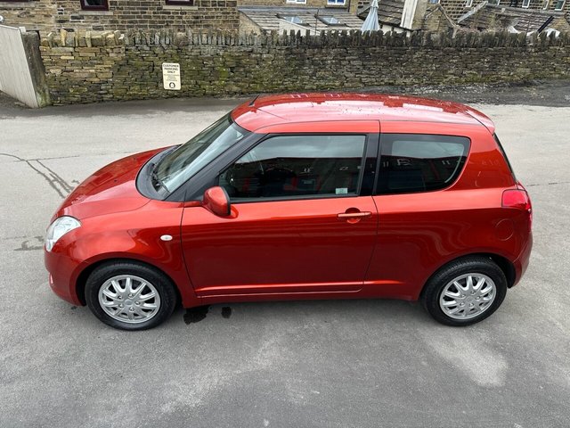 2010 SUZUKI, SWIFT - Photo 5