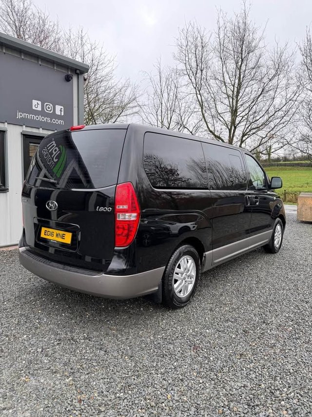 View our HYUNDAI i800
