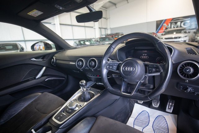 2017 Audi TT 1.8L Sport 3dr - Photo 2