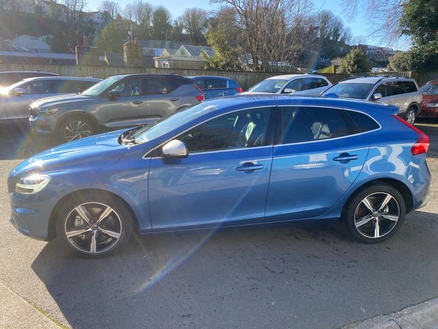 View our VOLVO V40