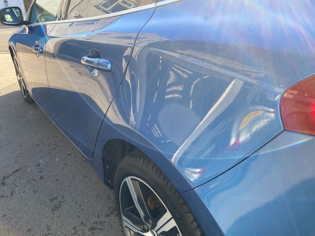USED 2019 19 VOLVO V40 1.5 T3 R-Design Edition Hatchback 5dr Petrol Auto Euro 6 (s/s) (152 ps) AUTOMATIC PETROL