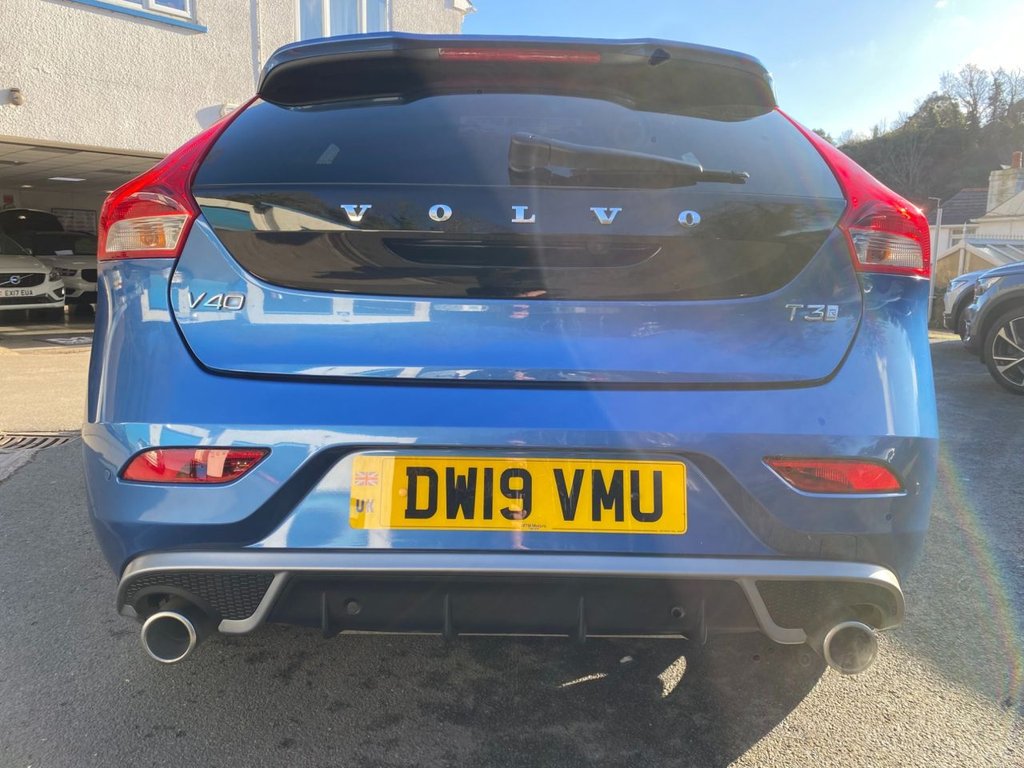 USED 2019 19 VOLVO V40 1.5 T3 R-Design Edition Hatchback 5dr Petrol Auto Euro 6 (s/s) (152 ps) AUTOMATIC PETROL
