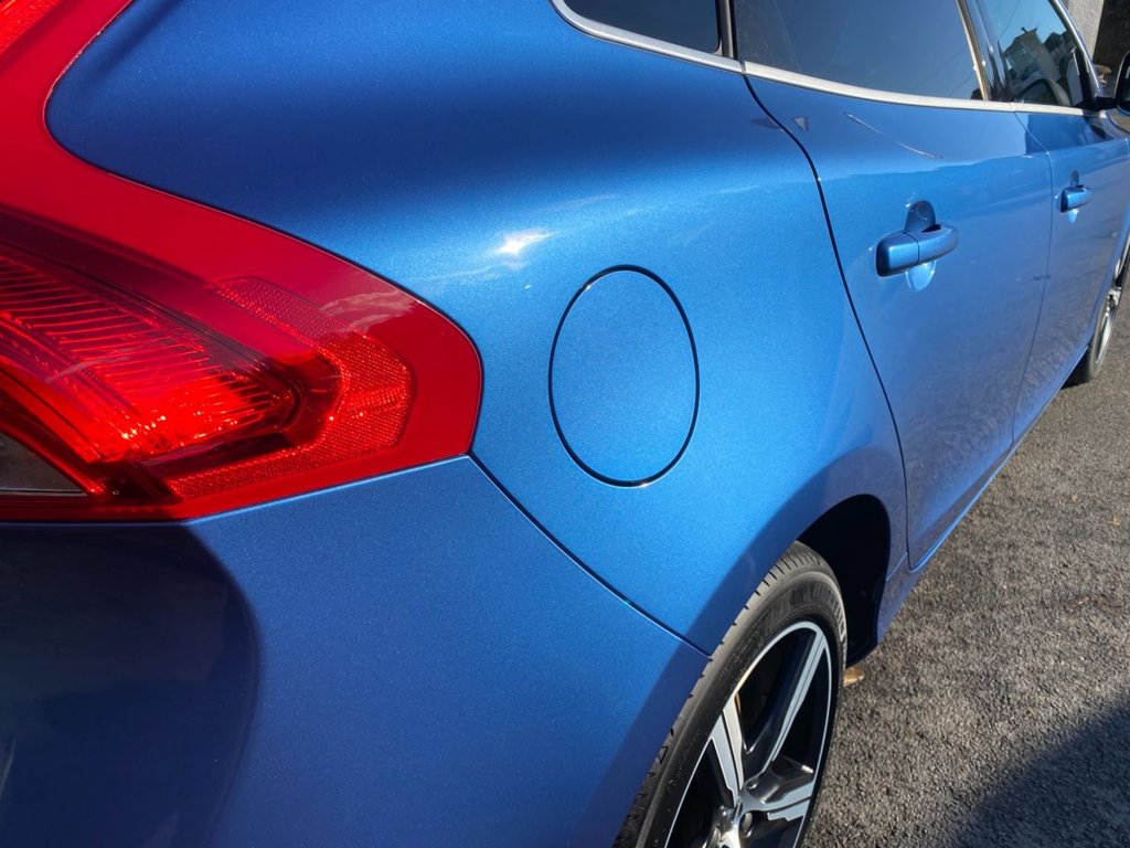 USED 2019 19 VOLVO V40 1.5 T3 R-Design Edition Hatchback 5dr Petrol Auto Euro 6 (s/s) (152 ps) AUTOMATIC PETROL