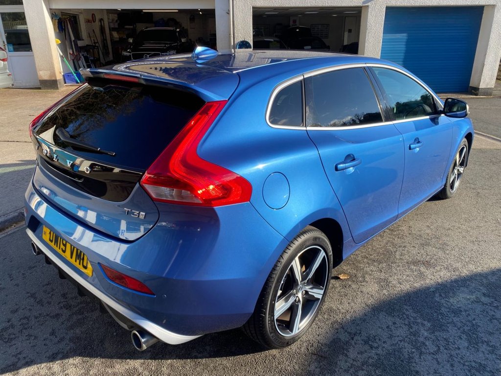 USED 2019 19 VOLVO V40 1.5 T3 R-Design Edition Hatchback 5dr Petrol Auto Euro 6 (s/s) (152 ps) AUTOMATIC PETROL