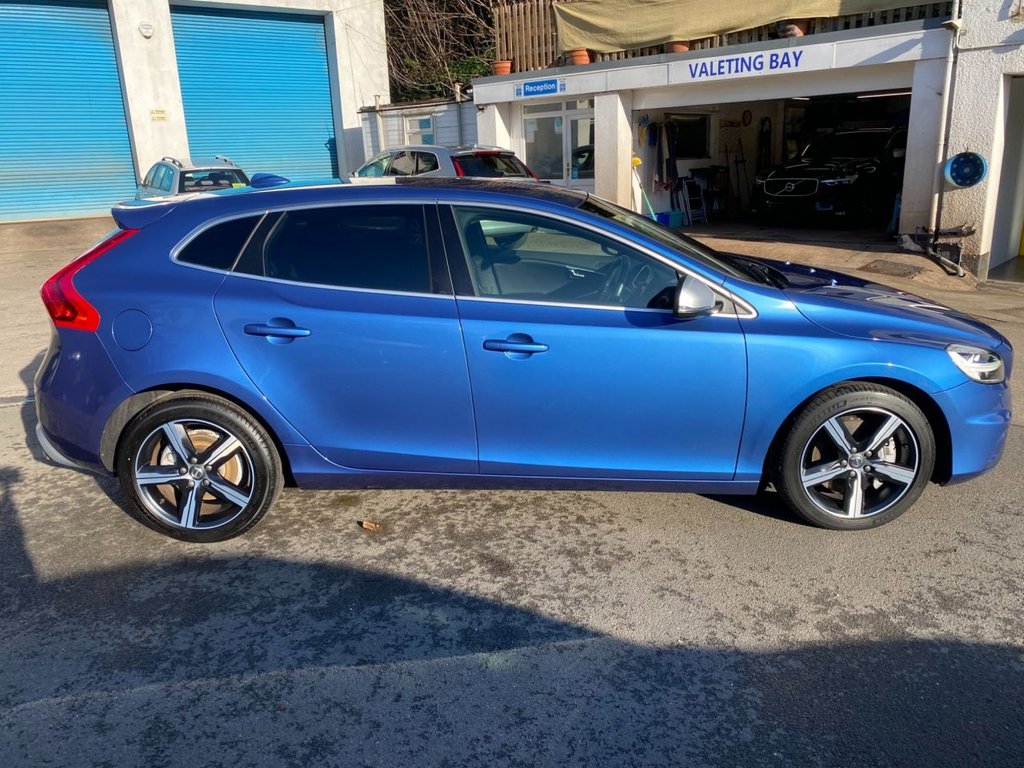 USED 2019 19 VOLVO V40 1.5 T3 R-Design Edition Hatchback 5dr Petrol Auto Euro 6 (s/s) (152 ps) AUTOMATIC PETROL