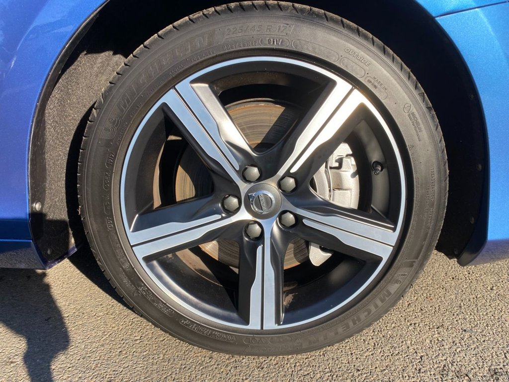 USED 2019 19 VOLVO V40 1.5 T3 R-Design Edition Hatchback 5dr Petrol Auto Euro 6 (s/s) (152 ps) AUTOMATIC PETROL